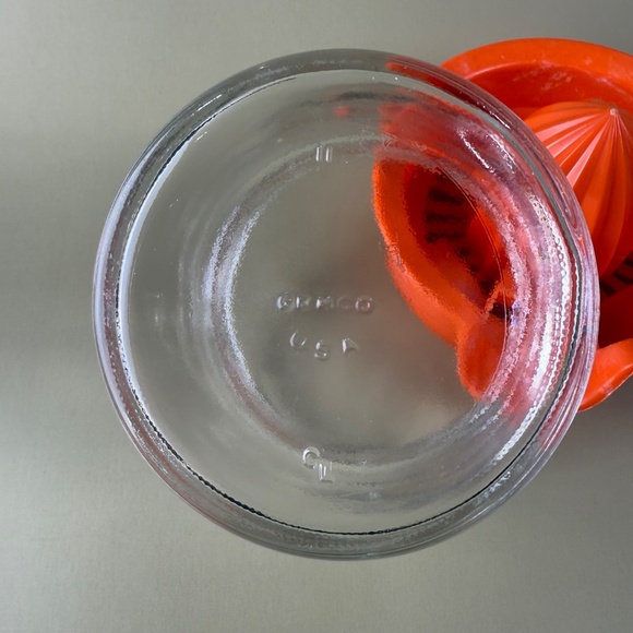 Vintage Gemco Glass Juicer with Orange Plastic Reamer | Mid-Century Kitchenware - Picture 7 of 11